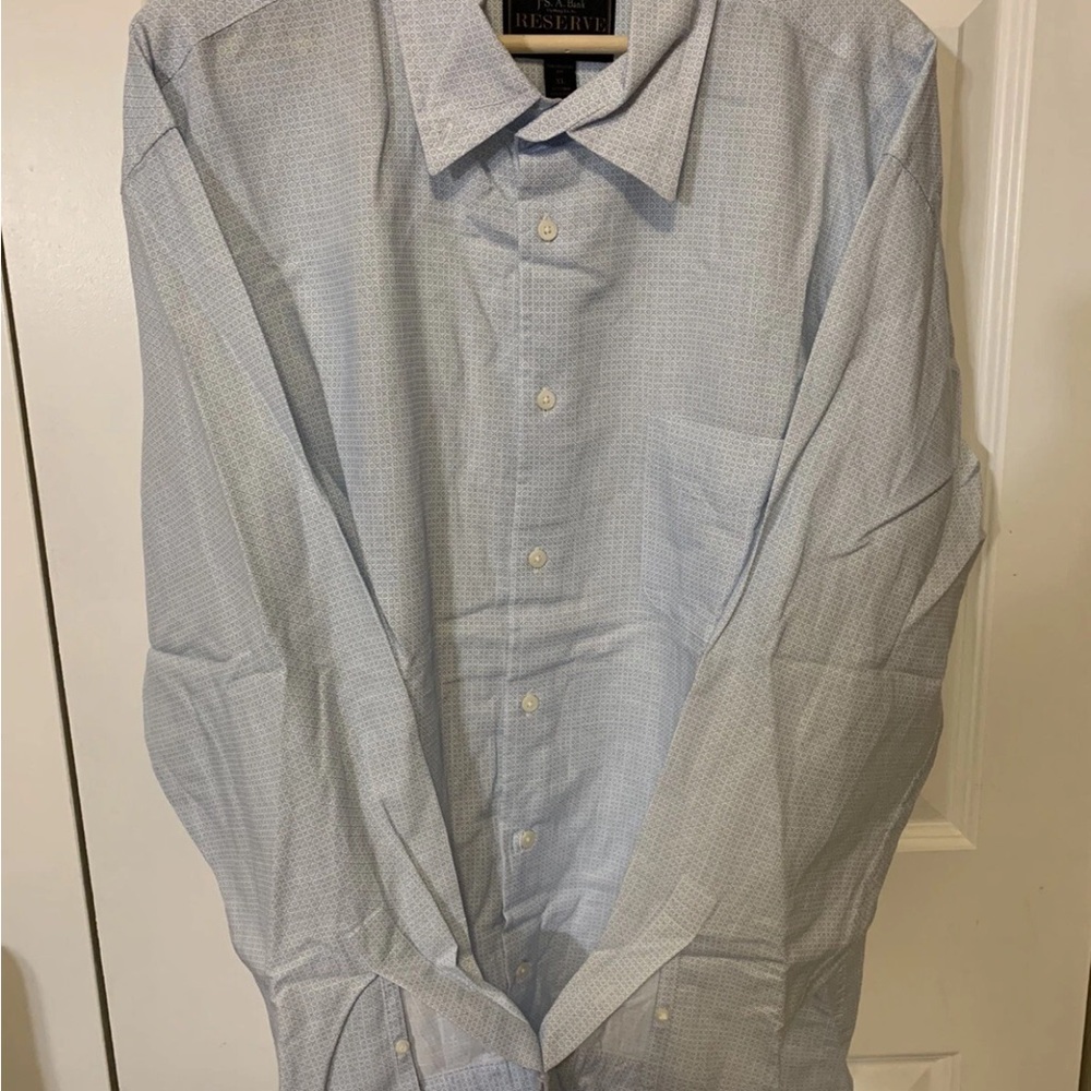 Jos. A. Bank Men's Light Blue Casual Button Down‎ Shirt